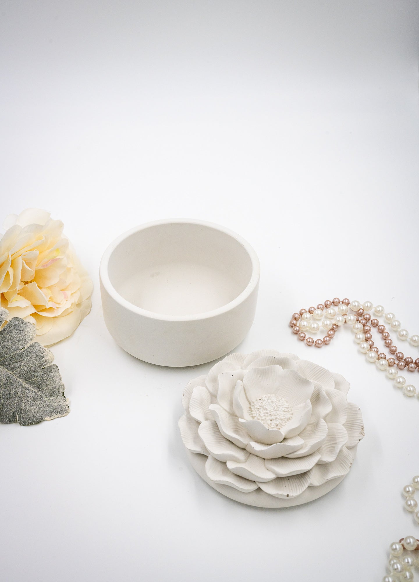 Handmade Camellia Flower Concrete Candle Jar with Lid and Scented Candle Wax Refill