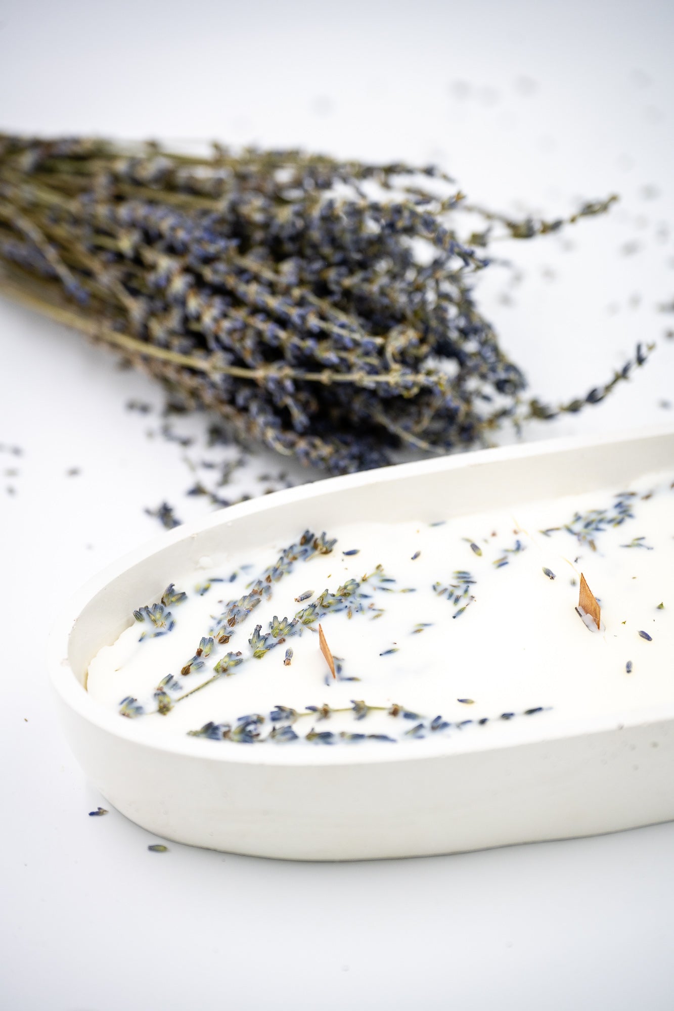 Handmade Dried Flower Scented Candle in Handmade Large Oval Boat