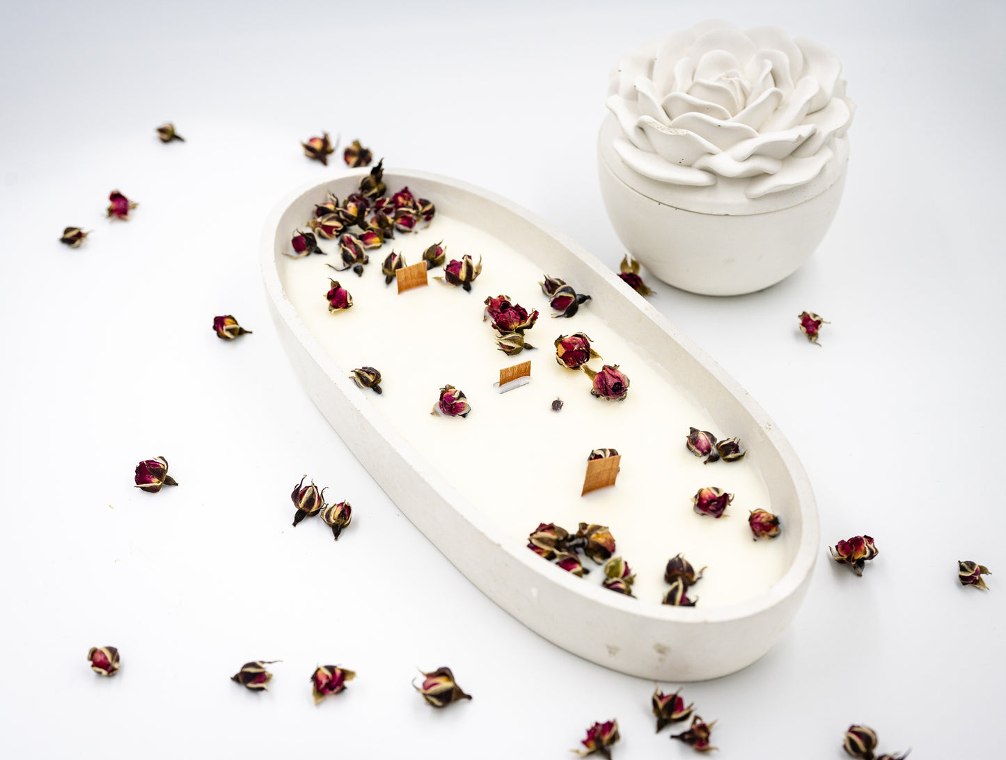 Handmade Dried Flower Scented Candle in Handmade Large Oval Boat