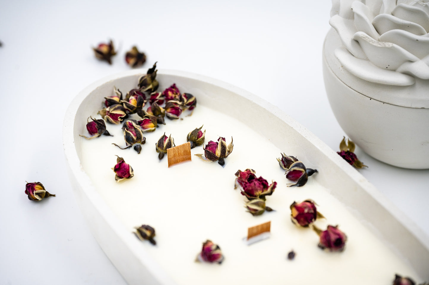 Handmade Dried Flower Scented Candle in Handmade Large Oval Boat