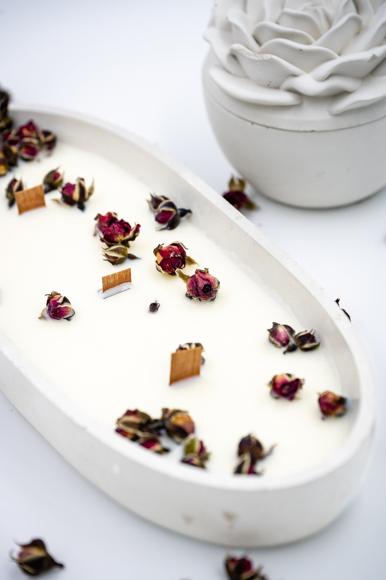 Handmade Dried Flower Scented Candle in Handmade Large Oval Boat