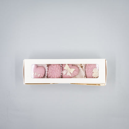 Indulge in a romantic home fragrance experience with this handcrafted collection of heart-shaped wax melts. Each set features four distinct, intricately detailed styles designed to bring elegance and charm to your space.

Four Unique Heart Styles:
Ribbon, Rose Bouque, "Kiss" with Flowers, "Love" with Ivy